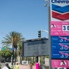 Một trạm xăng dầu của Chevron tại Santa Monica, California, Mỹ. (Nguồn: Getty Images)