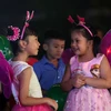 Trẻ em vui chơi trong Đêm hội trăng rằm. (Ảnh: Phan Tuấn Anh/TTXVN)
