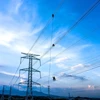 Thi công dự án đường dây truyền tải 500 kV, 220 kV tại huyện Thuận Nam để giải tỏa công suất điện các dự án năng lượng tái tạo. (Ảnh: Công Thử/TTXVN)