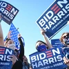 Những người ủng hộ vui mừng trước thông tin ứng viên Tổng thống đảng Dân chủ Joe Biden đắc cử Tổng thống thứ 46 của Hoa Kỳ, tại Wilmington, Delaware ngày 7/11/2020. (Ảnh: AFP/TTXVN)