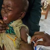 Tiêm vắcxin phòng các bệnh sởi, rubella và bại liệt trong chiến dịch tiêm chủng tại Nkozi, Uganda. (Ảnh: AFP/TTXVN)