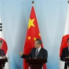 Ngoại trưởng Hàn Quốc Kang Kyung-wha, Ngoại trưởng Trung Quốc Vương Nghị và Ngoại trưởng Nhật Bản Taro Kono tại cuộc gặp ba bên ngày 21/8/2019. (Ảnh: AP) 