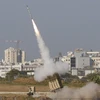 Tên lửa đánh chặn được phóng từ hệ thống phòng không Iron Dome tại thành phố Ashdod, Israel ngày 12/11/2019. (Ảnh: AFP/TTXVN)