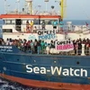 Tổ chức từ thiện Đức giải cứu gần 150 người di cư ngoài khơi Libya