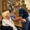 Đan Mạch phê duyệt sử dụng vắcxin AstraZeneca cho người trên 65 tuổi