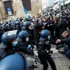 Cảnh sát Đức giải tán người biểu tình phản đối lệnh hạn chế phòng dịch