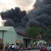 Clip xưởng may ở Hưng Yên chìm trong biển lửa, khói đen bốc nghi ngút