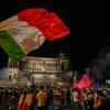 [Video] Cổ động viên Italy đổ ra đường ăn mứng chức vô địch EURO 2020