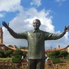 Bức tượng đồng Nelson Mandela đặt trước cổng Tòa nhà Liên minh ở Pretoria, Nam Phi. (Nguồn: theheritageportal.co.za)