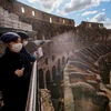 Đấu trường Colosseum của Italy nhộn nhịp du khách trở lại