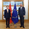 Chủ tịch Hội đồng châu Âu Charles Michel (phải) tiếp Đại sứ Nguyễn Văn Thảo. (Ảnh: European Union/TTXVN)