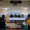 Lễ cử hành quốc ca Việt Nam trong buổi trao khẩu trang tại Trường Trung học phổ thông Parkedene ngày 18/01/2022. (Ảnh: TTXVN)