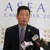 Đại sứ Vũ Hồ, Quyền Trưởng SOM ASEAN Việt Nam tại AMM-55 trả lời câu hỏi phỏng vấn của phóng viên TTXVN. (Ảnh: Vũ Hùng/TTXVN)