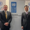 Đại sứ Đặng Hoàng Giang làm việc với ông Achim Steiner, Tổng giám đốc Chương trình Phát triển Liên hợp quốc (UNDP). (Ảnh: TTXVN)