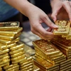 Xung đột ở Ukraine và lạm phát đẩy giá vàng chạm mức cao nhất 1 tháng