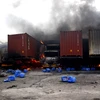 Vụ cháy kho container ở Bangladesh: Ngọn lửa chưa được dập tắt