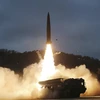 Tàu sân bay Mỹ tới Hàn Quốc tập trận, Triều Tiên phóng tên lửa đạn đạo