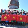 Trao tặng cờ Tổ quốc cho chiến sỹ Biên phòng, nhân dân Hà Giang