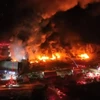 Đoàn tàu hỏa trật bánh gây đám cháy lớn dữ dội tại Mỹ