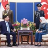 Hình ảnh Thủ tướng hội kiến Tổng thống Singapore Halimah Yacob