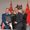 Singapore và Trung Quốc ký MOU thiết lập đường dây nóng quân sự