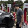 Các nhà sản xuất trạm sạc EV phản đối áp dụng tiêu chuẩn Tesla