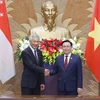 Chủ tịch Quốc hội Vương Đình Huệ tiếp Thủ tướng Singapore Lý Hiển Long