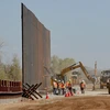 Mỹ tạm miễn nhiều luật liên bang để xây bức tường biên giới 