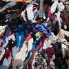 Rác thải từ quần áo cũ 