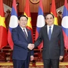 Chủ tịch Quốc hội Vương Đình Huệ và Thủ tướng Lào Sonexay Siphandone. (Ảnh: Doãn Tấn/TTXVN)