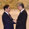 Bộ trưởng Ngoại giao Bùi Thanh Sơn trò chuyện với Ngoại trưởng Trung Quốc Vương Nghị trước Hội nghị. (Ảnh: Tiến Trung/TTXVN)