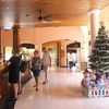 Nhiều khách sạn tại Bình Thuận đã hoàn thành việc trang trí chuẩn bị đón lễ Noel. (Ảnh: Hồng Hiếu/TTXVN)
