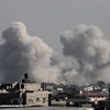 Quân đội Israel đẩy mạnh hoạt động không kích Dải Gaza nhằm tiêu diệt lực lượng Hamas ngày 17/12/2023. (Ảnh: AFP/TTXVN)