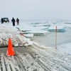 Mặt băng yếu khiến nhiều ngư dân bị mắc kẹt. (Nguồn: X)