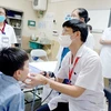 Phó Giáo sư, Tiến sỹ Phạm Tuấn Cảnh - Giám đốc Bệnh viện tái khám cho bệnh nhi. (Nguồn: Bệnh viện Tai Mũi Họng Trung ương)