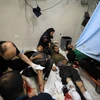 Nạn nhân bị thương do xung đột Gaza được điều trị tại bệnh viện ở Khan Younis ngày 5/1/2024. (Ảnh: THX/TTXVN)