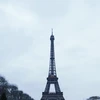 Tuyết rơi dày phủ trắng Paris