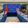 Cuộc họp giữa Bộ trưởng Thương mại Trung Quốc Vương Văn Đào và người đồng cấp Mỹ Mỹ Gina Raimondo. (Ảnh: EPA-EFE)