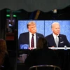 Người dân Mỹ xem các ứng cử viên tranh luận trên truyền hình năm 2020. (Nguồn: AA) 