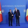 Thủ tướng Phạm Minh Chính và Thủ tướng Romania Ion-Marcel Ciolacu họp báo. (Ảnh: Dương Giang/TTXVN)