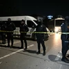 Cảnh sát phong tỏa lối vào nhà máy Procter & Gamble sau vụ tấn công bắt giữ con tin. (Ảnh: AFP)