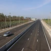 Tuyến đường bộ cao tốc Phan Thiết-Dầu Giây, đoạn qua tỉnh Bình Thuận. (Ảnh: Dương Giang/TTXVN)