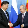 Tổng thống Nga Vladimir Putin (phải) và Chủ tịch Trung Quốc Tập Cận Bình tại cuộc gặp ở Vladivostok ngày 11/9/2018. (Ảnh: AFP/TTXVN)
