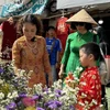 Người Việt tại Indonesia đi sắm Tết