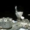 Tàu vũ trụ Dragon của Công ty SpaceX kết nối với Trạm ISS ngày 3/3/2023. (Ảnh: AFP/TTXVN)
