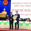 Tân Phó Chủ tịch Uỷ ban Nhân dân tỉnh Gia Lai khóa XII, nhiệm kỳ 2021-2026 Nguyễn Tuấn Anh (bên phải ảnh). (Ảnh: Quang Thái/TTXVN)