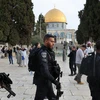 Lực lượng an ninh Israel gác tại đền thờ Al-Aqsa (Israel gọi là Núi Đền) ở Jerusalem, ngày 9/4/2023. (Ảnh: AFP/TTXVN)