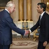 Vua Charles III tiếp kiến Thủ tướng Anh Rishi Sunak. (Ảnh: AP)