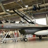 Máy bay tiêm kích F-16B tại căn cứ không quân Skrydstrup ở thị trấn Vojens, Đan Mạch, ngày 20/8/2023. (Ảnh: AFP/TTXVN)