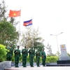 Các chiến sỹ biên phòng làm nhiệm vụ tại Cột mốc biên giới Việt Nam-Campuchia. (Ảnh: Hồng Đạt/TTXVN)
